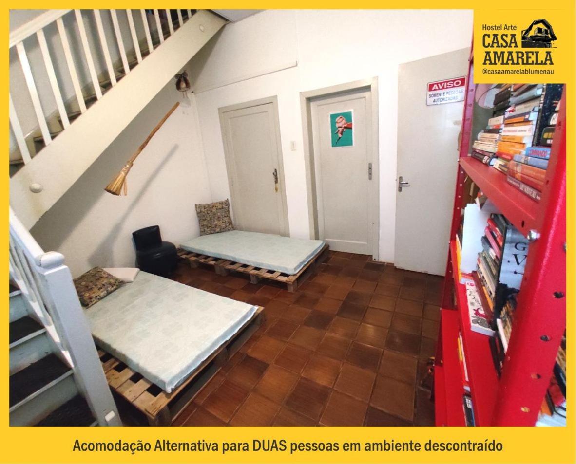 Casa Amarela Blumenau Hospedagem Alternativa Hostel Bagian luar foto